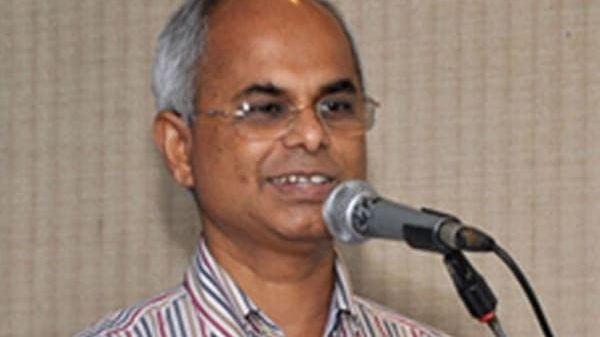 এন আই খানের বিরুদ্ধে যে ব্যবস্থা গ্রহণ করল সরকার?